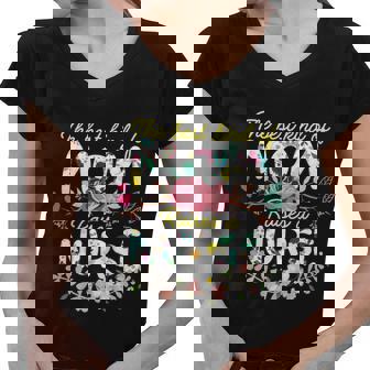 Best Kind Of Mom Raises A Nurse Mothers Day Flowers Rn Gifts V4 Women V-Neck T-Shirt - Thegiftio