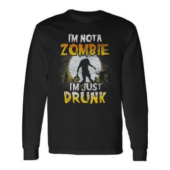 Im Not A Zombie Im Just Drunk Spooky Drunken Halloween Long Sleeve T-Shirt - Seseable