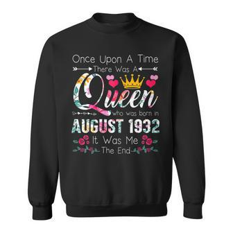 90 Years Birthday Girls 90Th Birthday Queen August 1932 Sweatshirt - Thegiftio UK