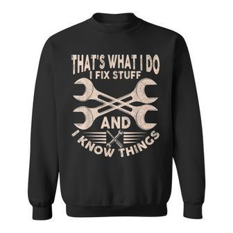 Funny Saying Thats What I Do I Fix Stuff And I Know Things Sweatshirt - Thegiftio UK