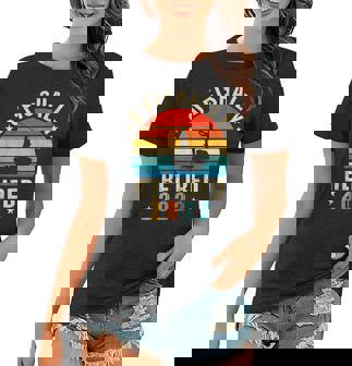 Ofishally Retired 2022 Fishing Retro Retirement Dad Women T-shirt - Thegiftio