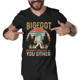 Bigfoot Doesnt Believe In You Either Funny Sasquatch Vintage Men V-Neck Tshirt - Thegiftio UK