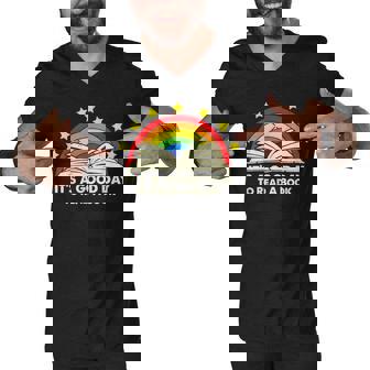 Its A Good Day To Read A Book Vintage Retro Rainbow Men V-Neck Tshirt - Thegiftio