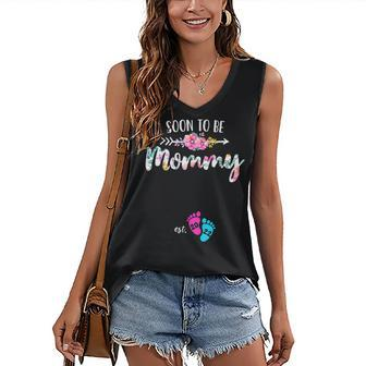 2022 Soon To Be Mommy Est 2022 Floral New Mom Mothers Day Women's V-neck Casual Sleeveless Tank Top - Thegiftio UK