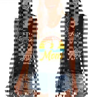 Vintage First Time Mom Est 2022 Mama Mothers Day Women's V-neck Casual Sleeveless Tank Top - Thegiftio