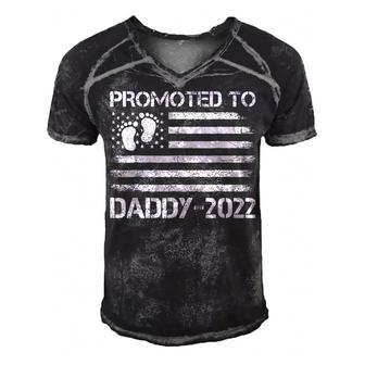 Promoted To Daddy 2022 First Time Fathers Day New Dad Gifts  Men's Short Sleeve V-neck 3D Print Retro Tshirt