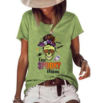 One Spooky Mama Mom Halloween Skull Messy Hair Bun Mother Women's Loose T-shirt - Seseable