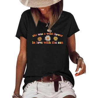 Hippie She Was A Wild Flower In Love With The Sun Women's Short Sleeve Loose T-shirt - Seseable