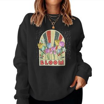 Boho Vintage Bloom Wildflowers Design Women Crewneck Graphic Sweatshirt - Seseable