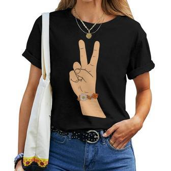 Hippie Happy V Sign Daisy Flower Design Women T-shirt - Seseable