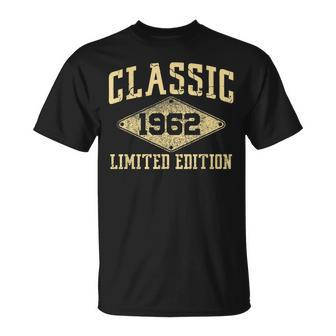 60 Years Old Classic 1962 Limited Edition 60Th Birthday Fun T-shirt - Thegiftio UK