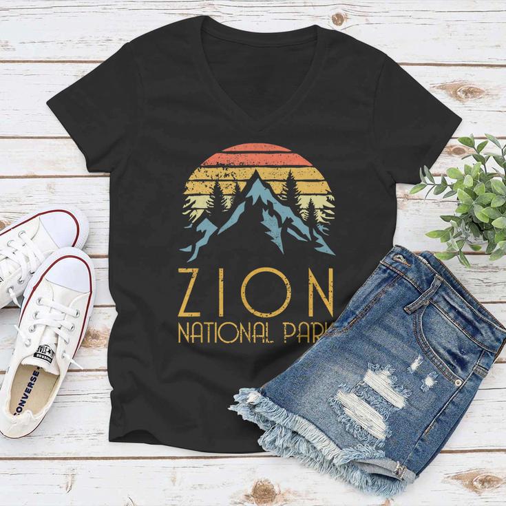 Cool Gift Vintage Retro Zion National Park Utah Gift Tshirt Women V-Neck T-Shirt