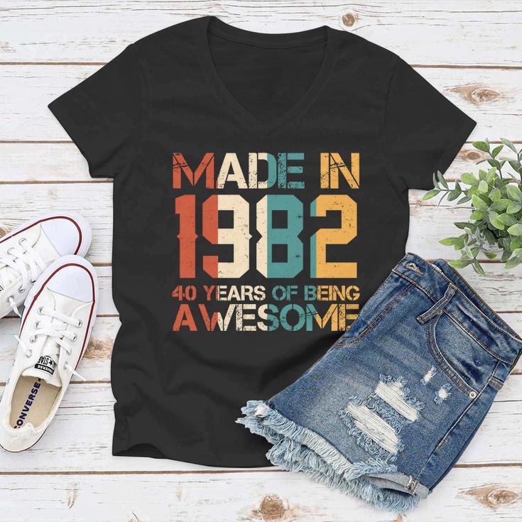 Retro Made In 1982 40 Years Of Being Awesome Birthday Women V-Neck T-Shirt