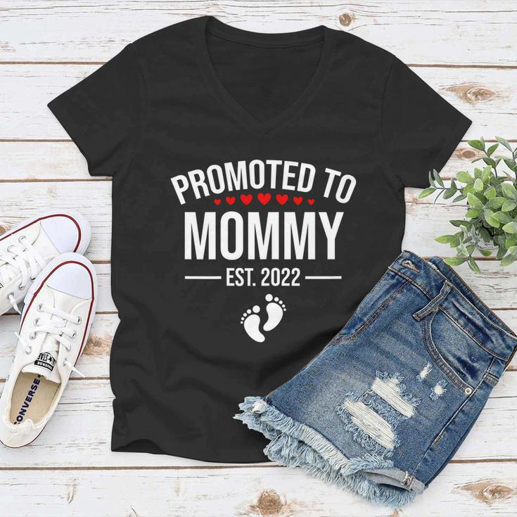 Womens 1St Time Mom Est 2022 Gift New First Mommy 2022 Mothers Day Gift Tshirt Women V-Neck T-Shirt
