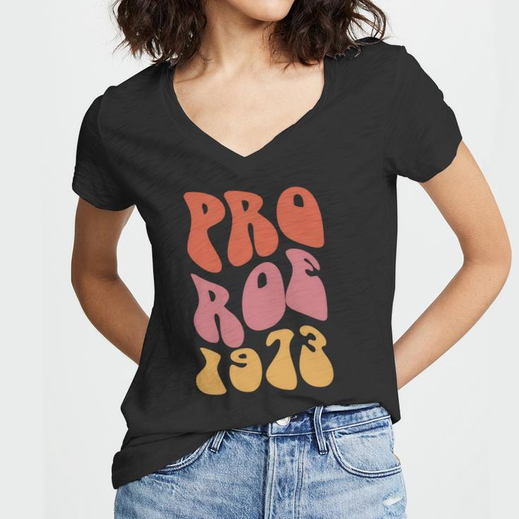 Pro Roe 1973 Vintage Groovy Hippie Retro Pro Choice Women V-Neck T-Shirt