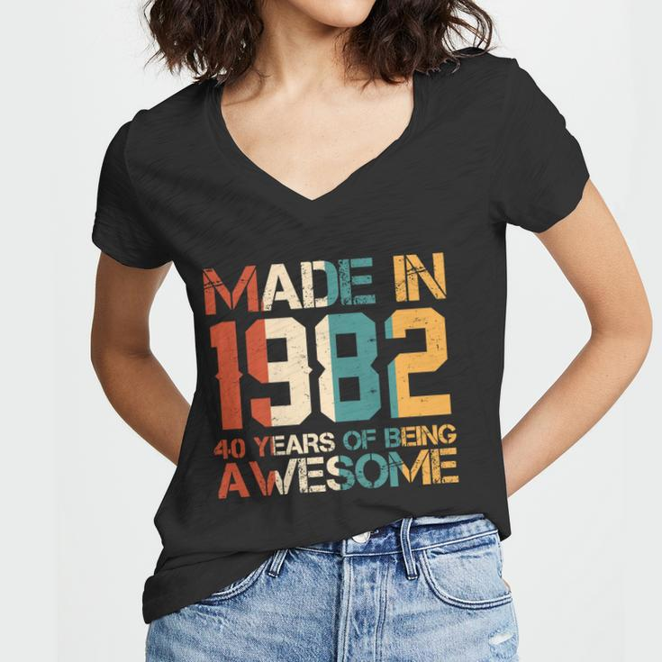 Retro Made In 1982 40 Years Of Being Awesome Birthday Women V-Neck T-Shirt