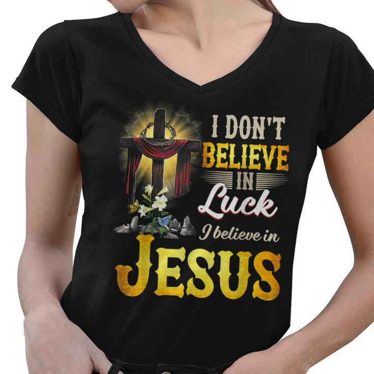 Cross In The Halo I Don‘T Believe In Luck Believe In Jesus  Women V-Neck T-Shirt