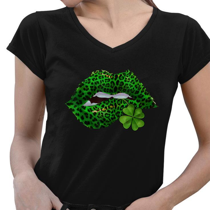 Green Lips Sexy Irish Leopard Shamrock St Patricks Day Graphic Design Printed Casual Daily Basic Women V-Neck T-Shirt