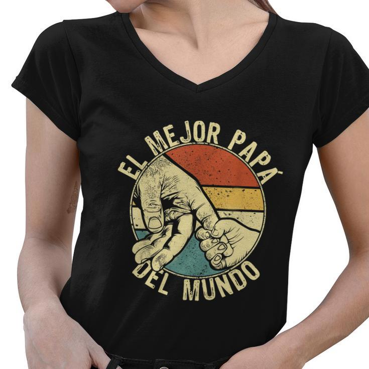 Mens Fathers Day Spanish Dia Del Padre El Mejor Papá Del Mundo Women V-Neck T-Shirt