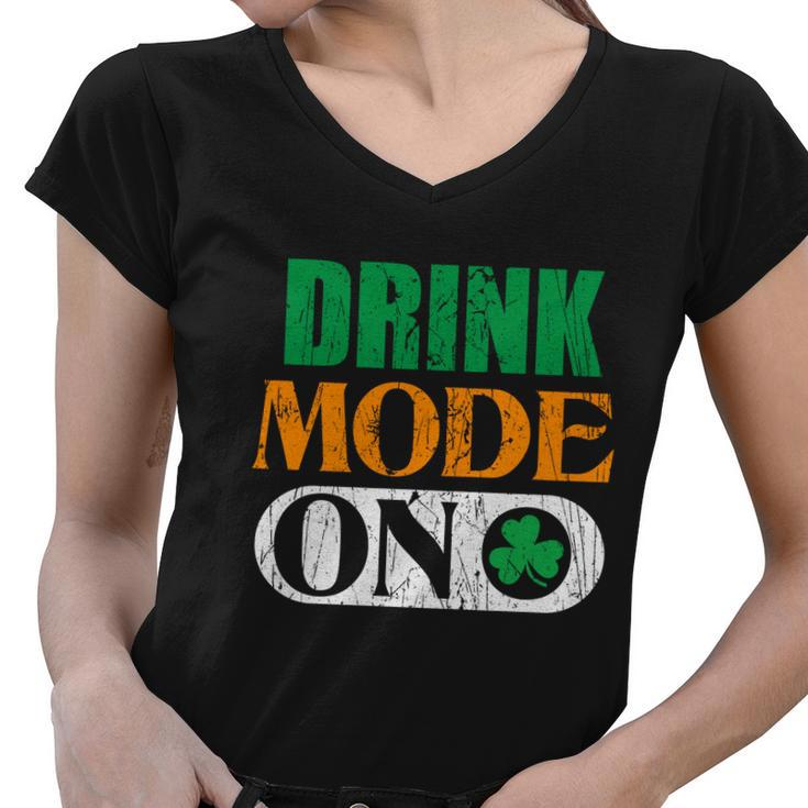 Mode On Happy St Patricks Day Flag Irish Shamrock Gift Graphic Design Printed Casual Daily Basic Women V-Neck T-Shirt