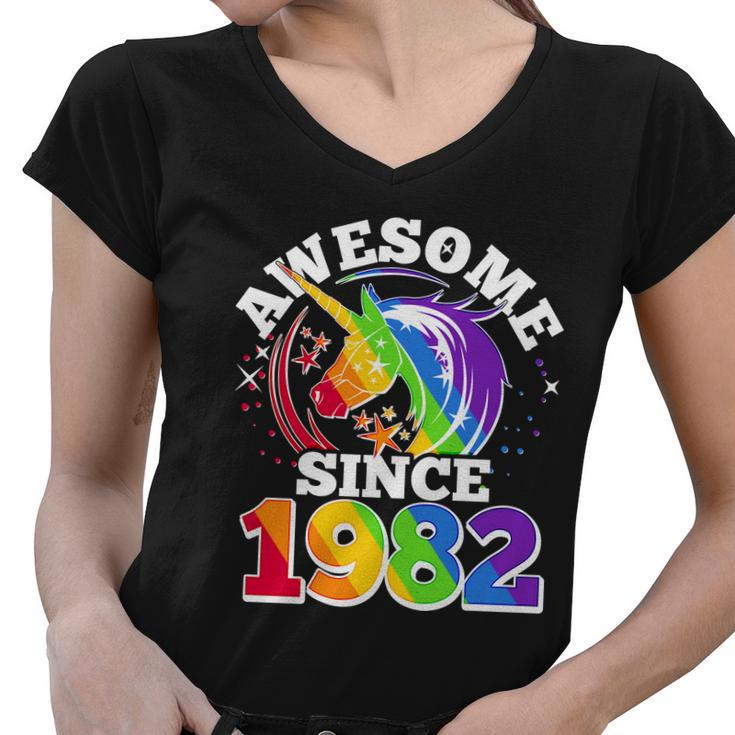 Rainbow Unicorn Awesome Since 1982 40Th Birthday Women V-Neck T-Shirt
