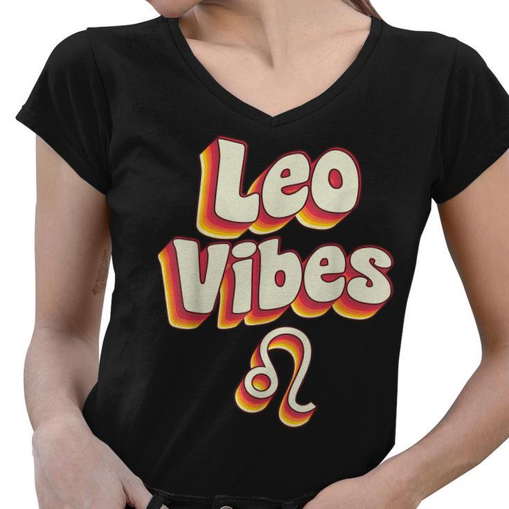 Retro Leo Zodiac Sign Astrology July August Birthday Leo  Women V-Neck T-Shirt