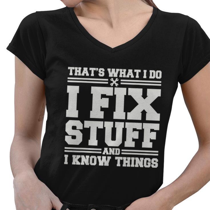 Thats What I Do I Fix Stuff And I Know Things Funny Saying Women V-Neck T-Shirt