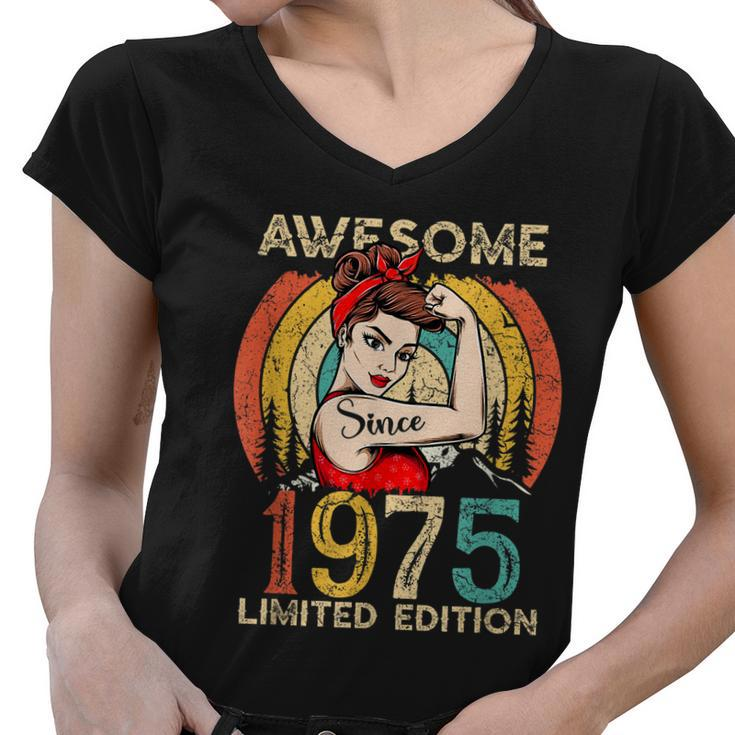 Vintage 1975 Birthday Gift For Women 47 Year Old Birthday Women V-Neck T-Shirt