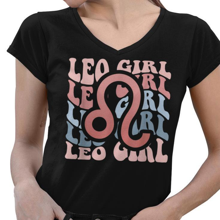 Vintage Leo Girl Retro Birthday Queen Women Horoscope  Women V-Neck T-Shirt