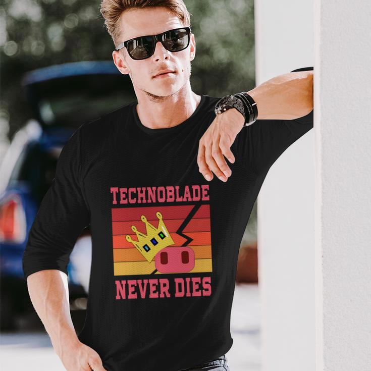 Technoblade Never Dies V4 Long Sleeve T-Shirt Gifts for Him