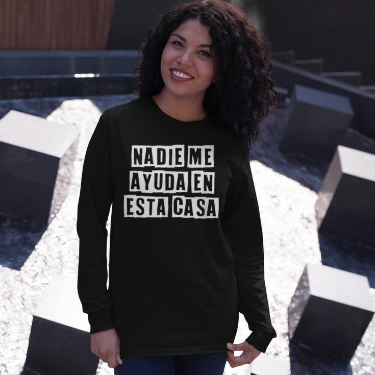 Lovely Cool Sarcastic Nadie Me Ayuda En Esta Casa Long Sleeve T-Shirt Gifts for Her