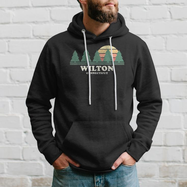 Wilton Ct Vintage Throwback Tee Retro 70S Design Hoodie Gifts for Him
