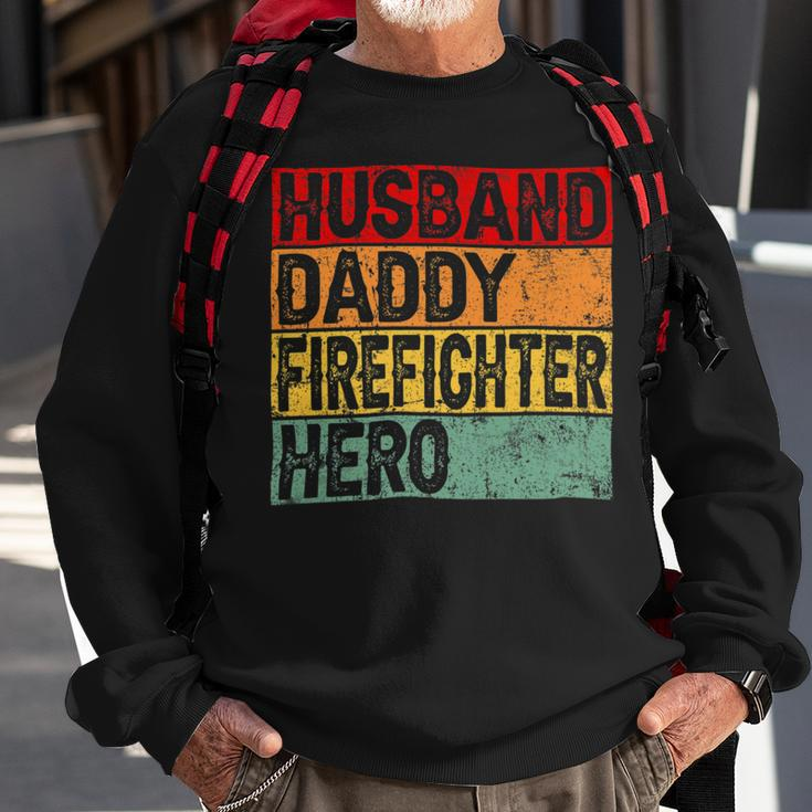 Firefighter Retro Vintage Husband Daddy Firefighter Fathers Day Dad Sweatshirt Gifts for Old Men
