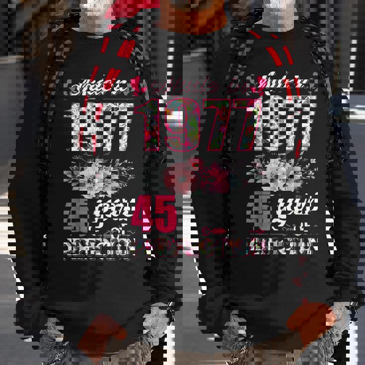 Made In 1977 Floral 45 Year Old 45Th Birthday Gifts Women Sweatshirt Gifts for Old Men
