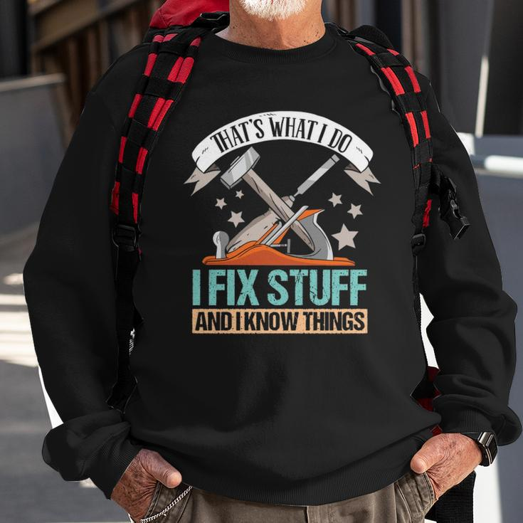 That&8217S What I Do I Fix Stuff And I Know Things Carpenter Sweatshirt Gifts for Old Men
