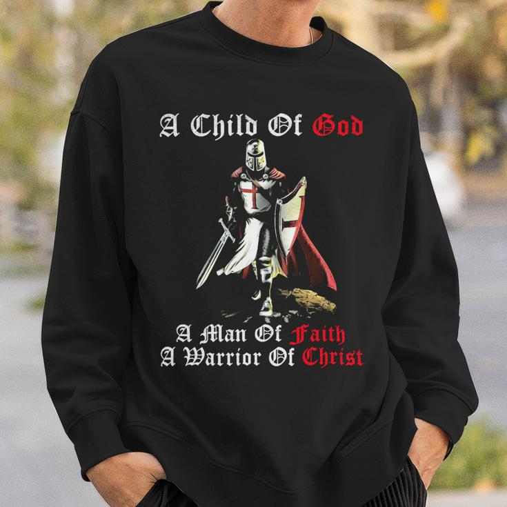 Knights TemplarShirt - A Child Of God A Man Of Faith A Warrior Of Christ Sweatshirt Gifts for Him