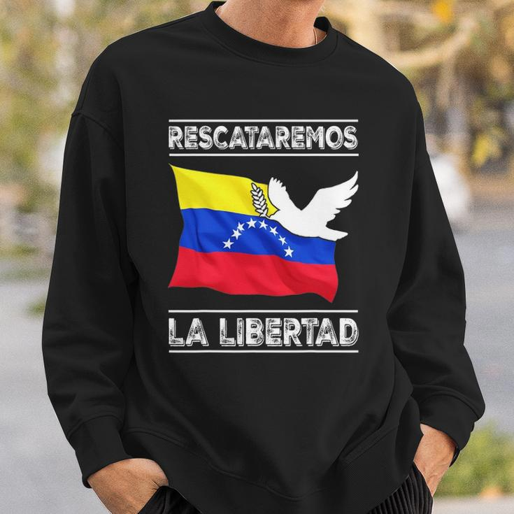 Venezuela Freedom Democracy Guaido La Libertad Sweatshirt Gifts for Him