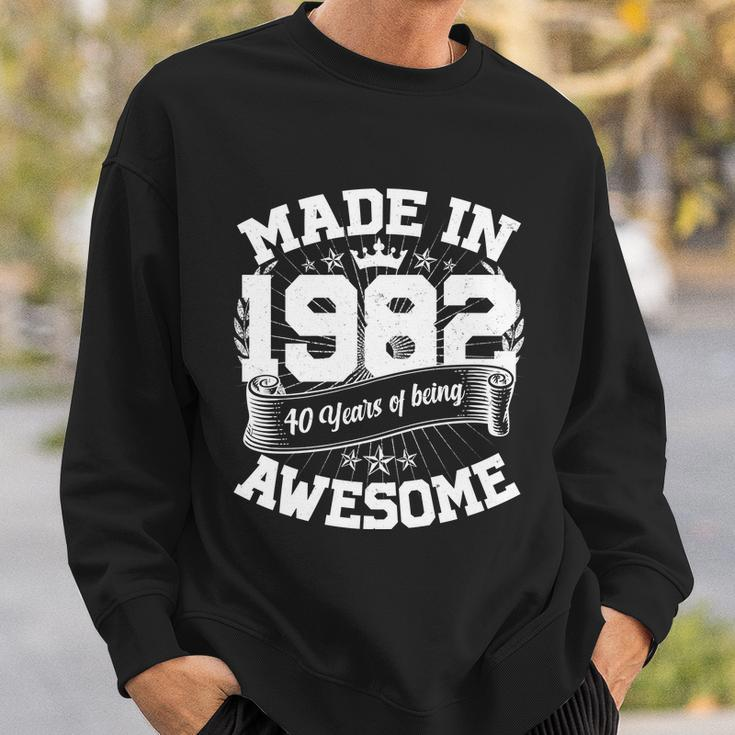 Vintage Crown Made In 1982 40 Years Of Being Awesome 40Th Birthday Sweatshirt Gifts for Him