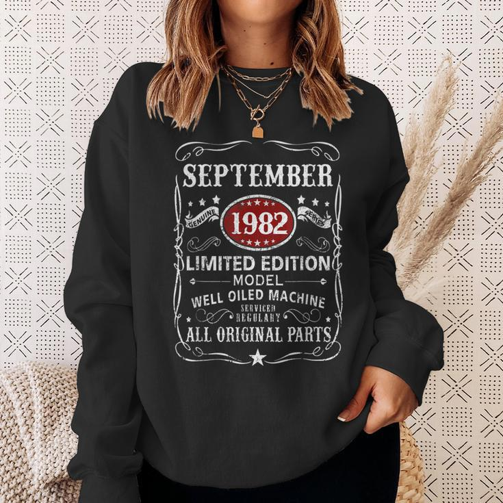 40 Years Old Gifts 40Th Birthday Decoration September 1982 Men Women Sweatshirt Graphic Print Unisex Gifts for Her