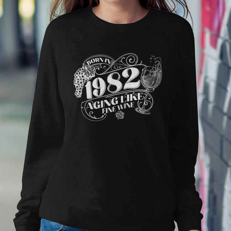 Born In 1982 Aging Like Fine Wine 40Th Birthday Sweatshirt Gifts for Her