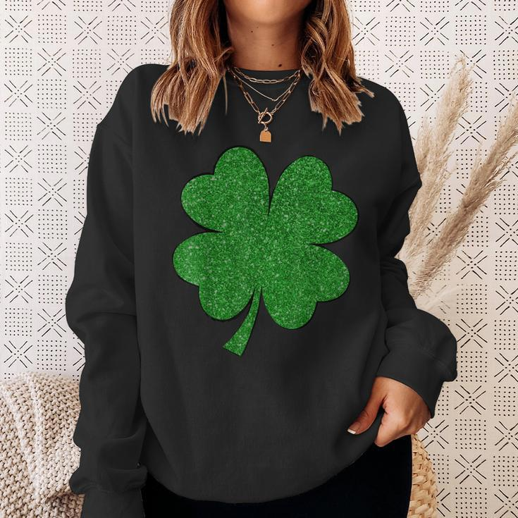 Happy Clover St Patricks Day Irish Shamrock St Pattys Day Men Women Sweatshirt Graphic Print Unisex Gifts for Her