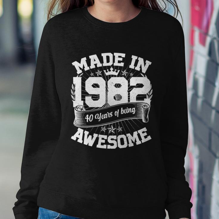 Vintage Crown Made In 1982 40 Years Of Being Awesome 40Th Birthday Sweatshirt Gifts for Her
