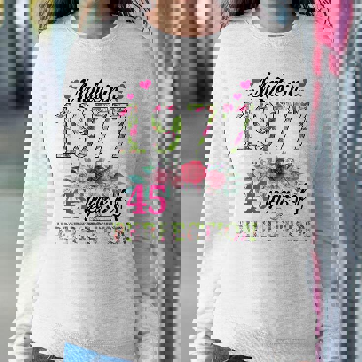 Made In 1977 Floral 45 Year Old 45Th Birthday Gifts Women Sweatshirt Gifts for Her