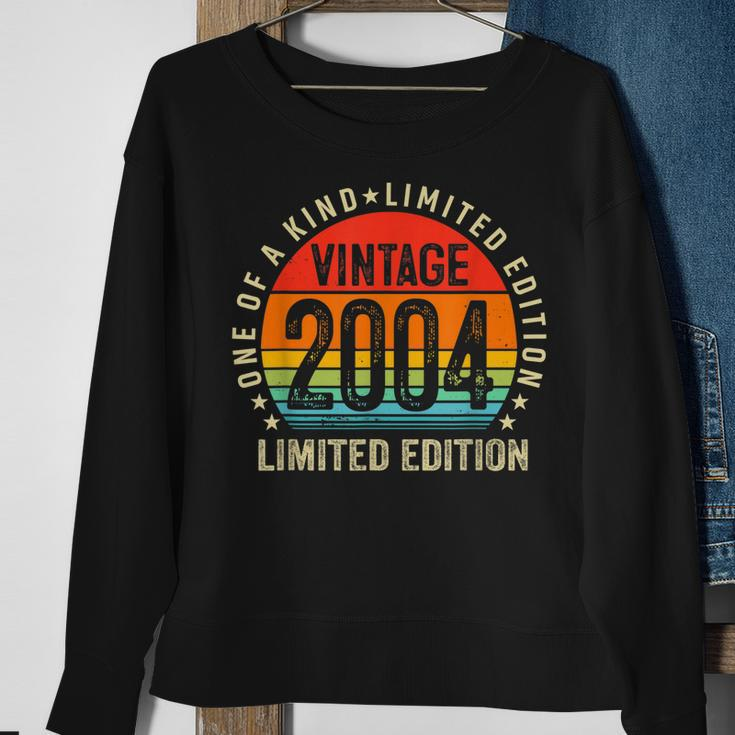 18 Year Old Gift Vintage 2004 Made In 18 18Th Birthday Men Women Sweatshirt Graphic Print Unisex Gifts for Old Women