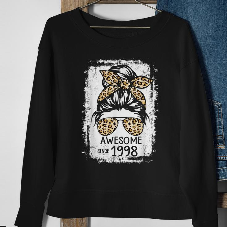 Awesome Since 1998 Vintage 1998 24Th Birthday 24 Years Old Sweatshirt Gifts for Old Women