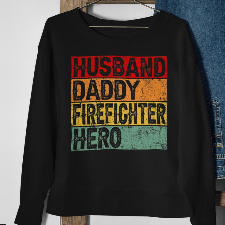 Firefighter Retro Vintage Husband Daddy Firefighter Fathers Day Dad Sweatshirt Gifts for Old Women