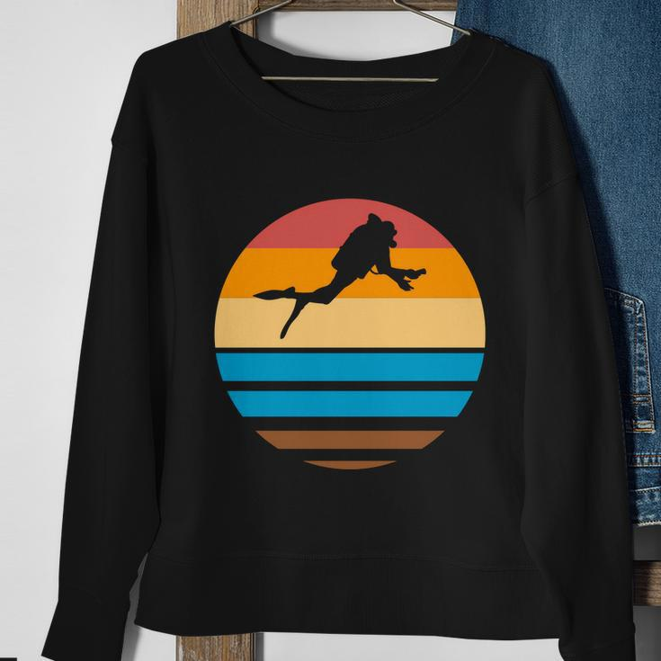 Funny Retro Scuba Diving Graphic Design Printed Casual Daily Basic Sweatshirt Gifts for Old Women