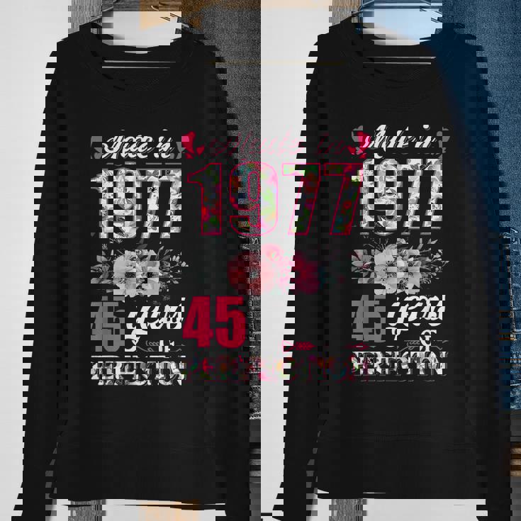 Made In 1977 Floral 45 Year Old 45Th Birthday Gifts Women Sweatshirt Gifts for Old Women