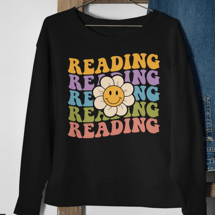 Retro Groovy Reading Teacher Back To School Sweatshirt Gifts for Old Women