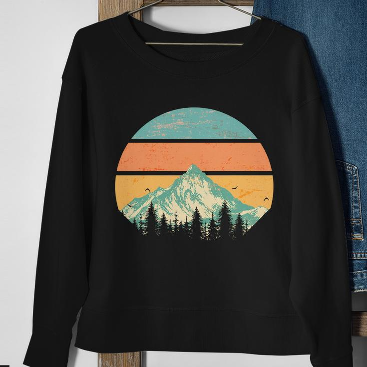 Retro Mountain Wilderness Vintage Tshirt Sweatshirt Gifts for Old Women